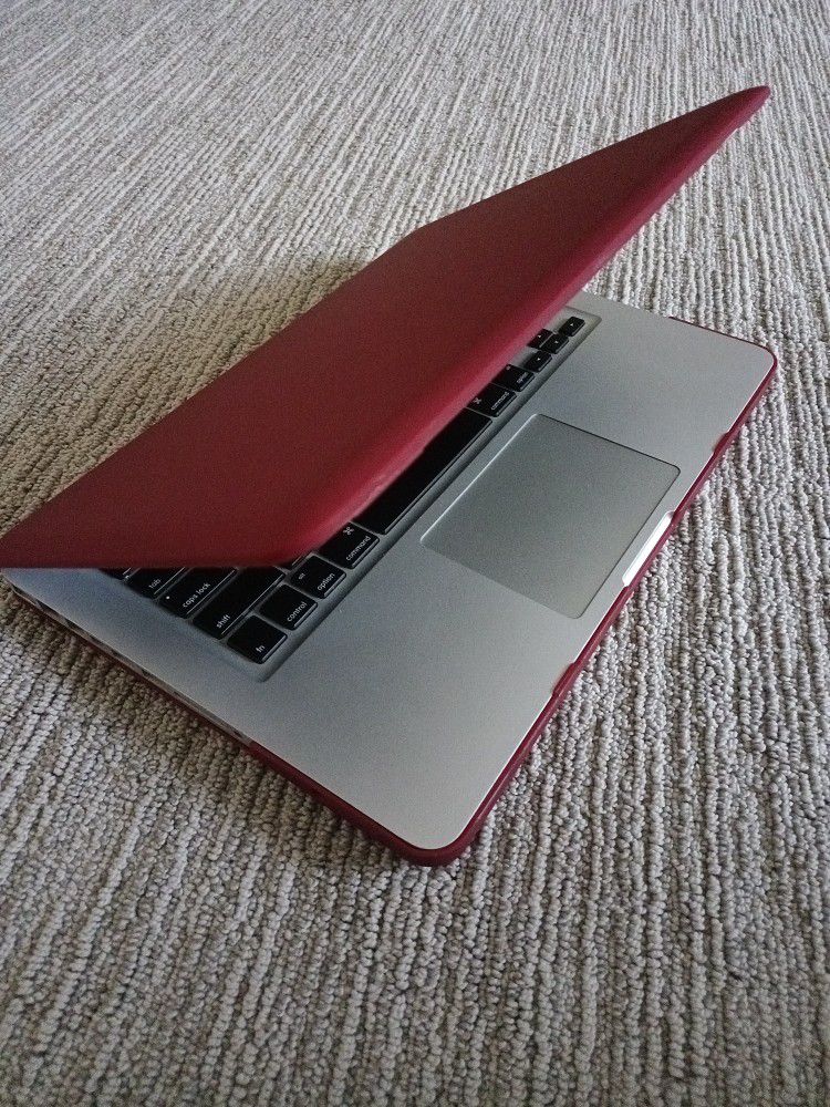 13" Macbook Pro Catalina 8gb 500gb Hard Drive. With brand New Red Wine Case & New Power Adapter
