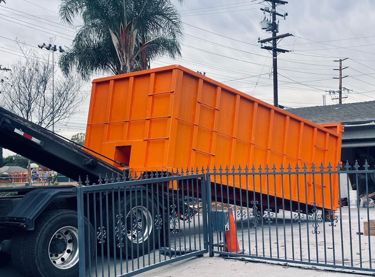 Roll Off Bins Ready to Roll β 10 to 35 Yards. Delivered Fast, Picked Up On Time.