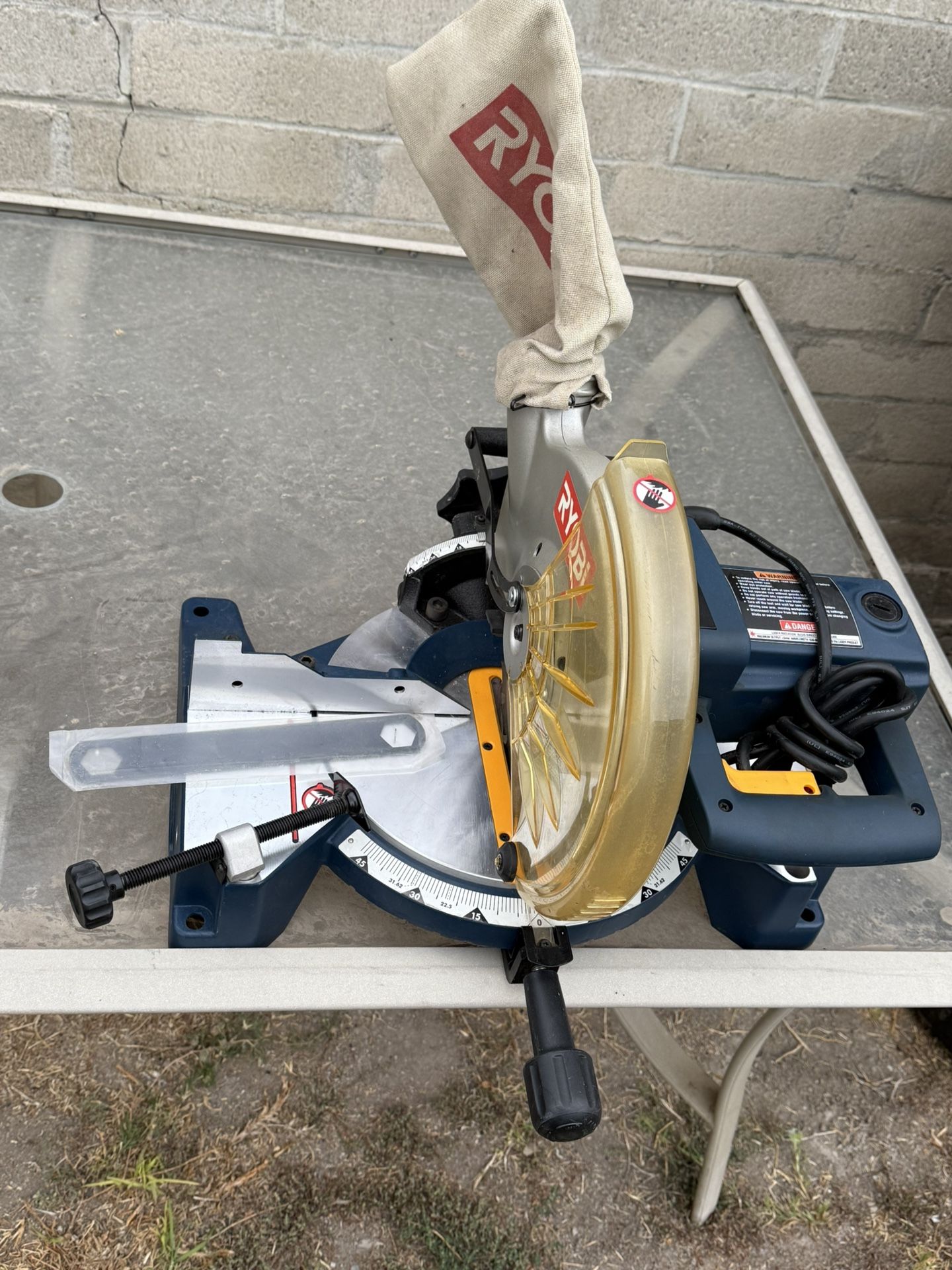 Ryobi 10 Inch Compound Saw with laserbeam for precise cut