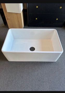 White Ceramic 30in. Single Bowl Farmhouse Apron Kitchen Sink