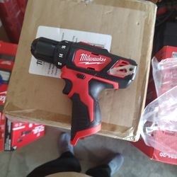 Milwaukee M12 3/8 Drill Driver 