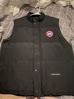 CANADA GOOSE VEST. AUTHENTIC MINT CONDITION