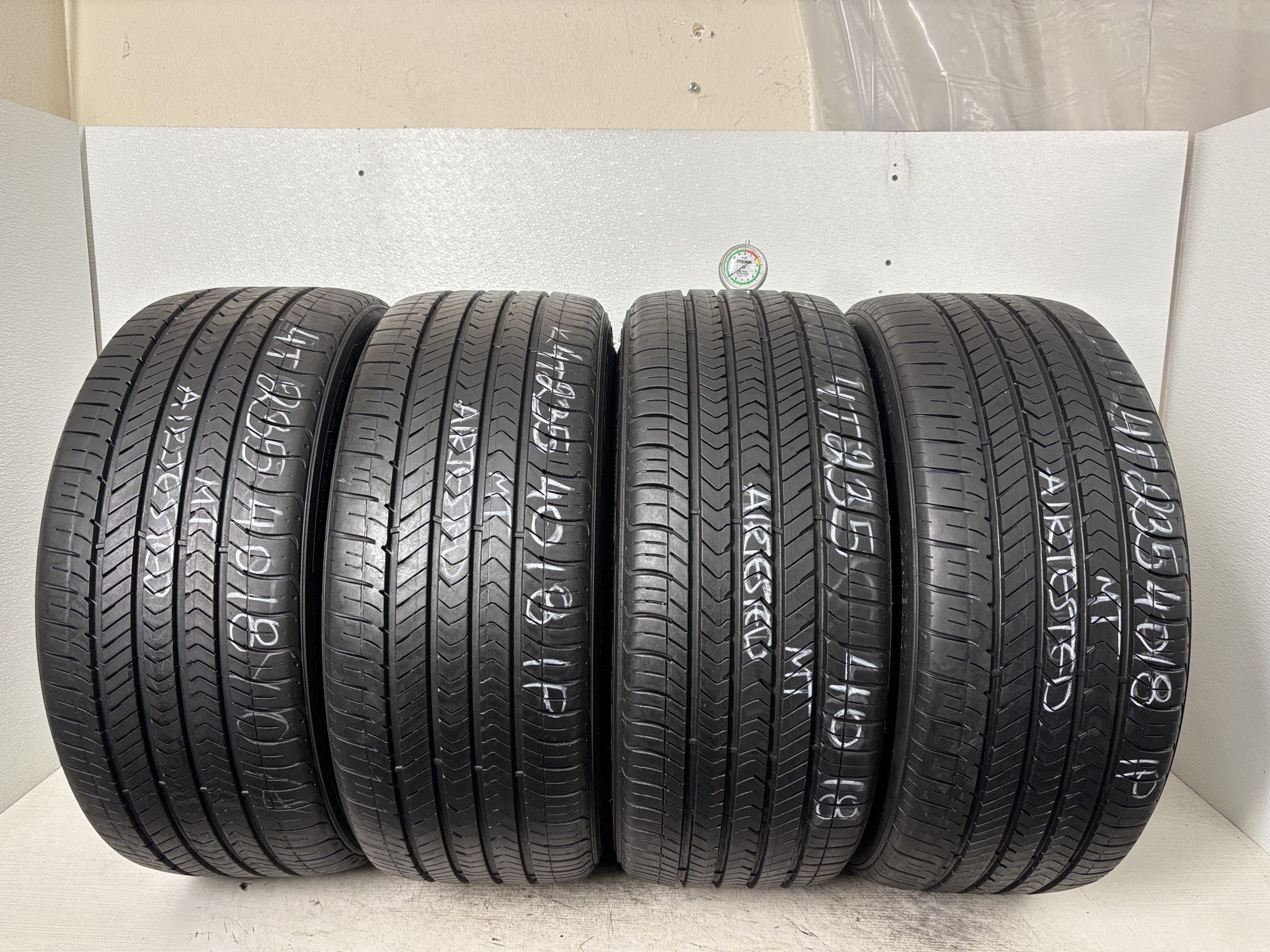 Set 4 Tires 235 40 18 Goodyear Eagle Sport High Tread