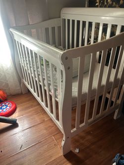 White Wood Baby Crib with Mattress