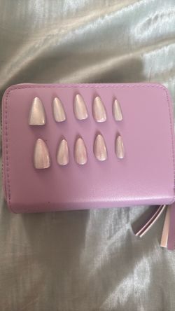 Press on nails