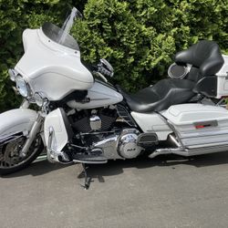 Harley Ultra Classic- Excellent Condition 