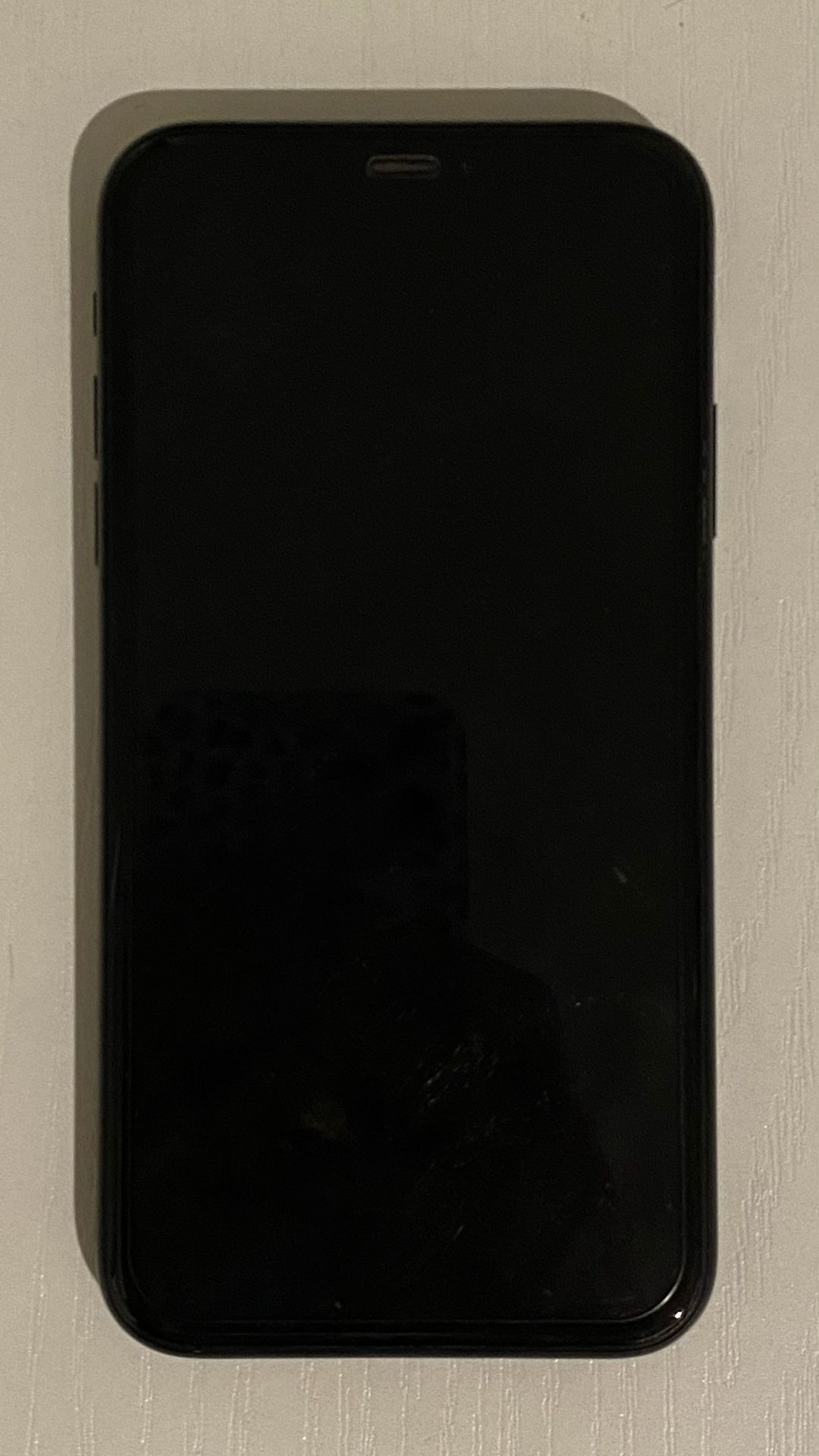 Iphone XR has no scratches or cracks and works perfectly fine
