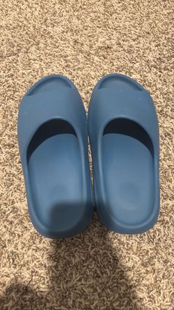 Yzy blue sz 10