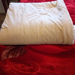 Like new comforter twin size 15.00