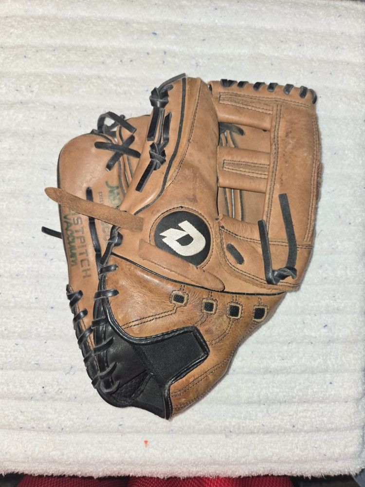 DeMarini Fastpitch Softball Glove ( Left Handed )