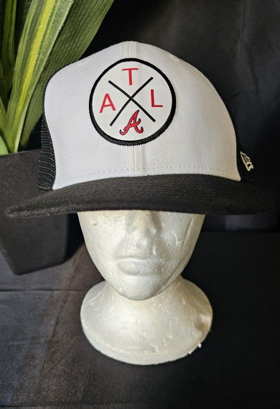 Men's Atlanta Braves New Era Vert 2.0 9FIFTY Trucker Snapback Hat Retro, Wht/Blk