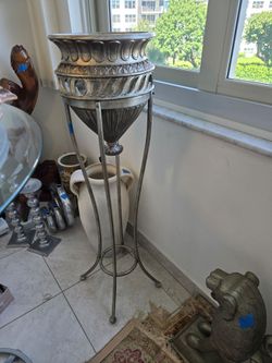 Tall Vase Wrought iron stand
48h x 12.5w