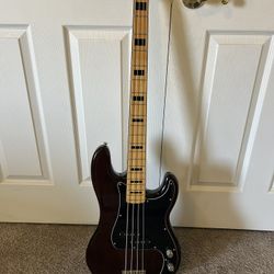 FENDER SQUIER BASS