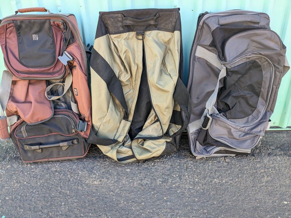 Rolling Duffle Bags 