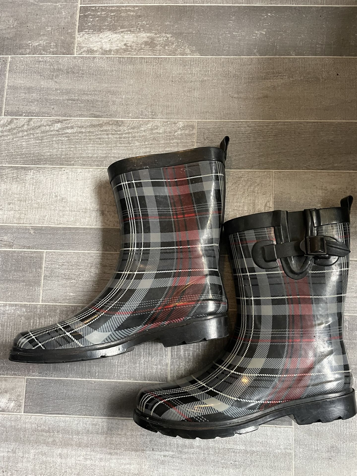 Capelli New York Women’s Rain Boots black /red plaid Block Heel Size 10 US