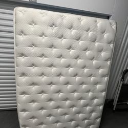 Full size mattress