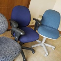HIGH QUALITY NAME BRAND OFFICE CHAIR, 1 Light Blue One Left.