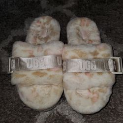 UGG SANDALS