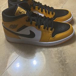 Jordan 1 Mid Taxi Size 12 Me