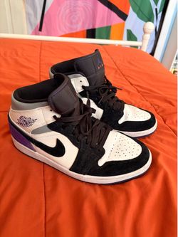 Air Jordan’s 1 Mid SE varsity purple