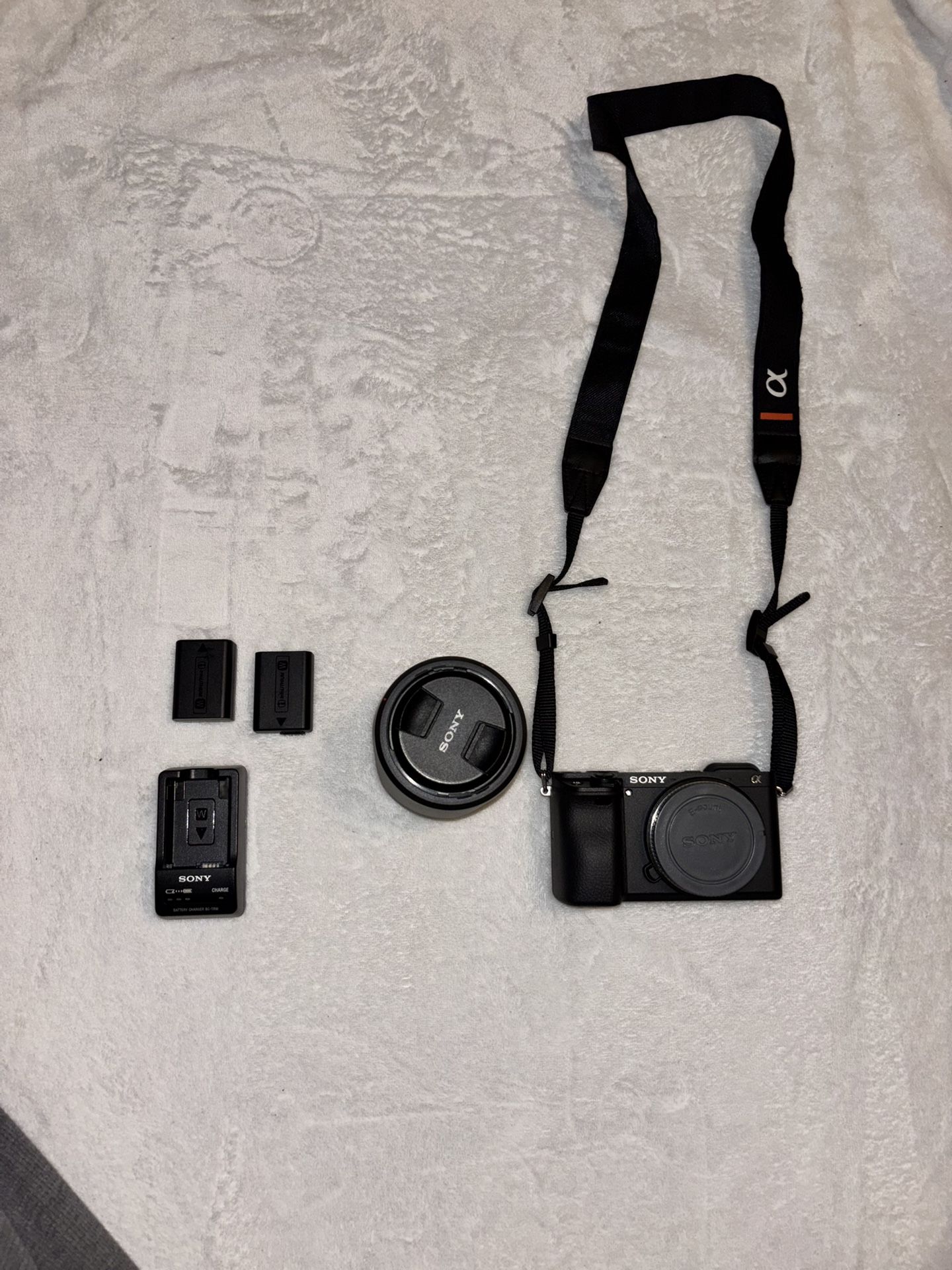 2015 MacBook Pro 13" + Sony a6400 Mirrorless Camera Bundle