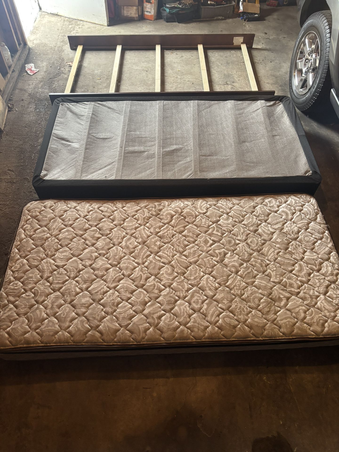 DISCOUNT FOR TODAY TWIN BED SET