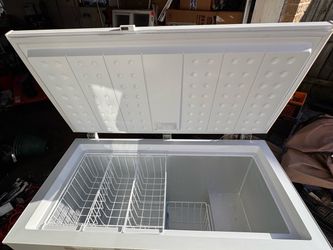 GE 10.6 cu ft chest freezer