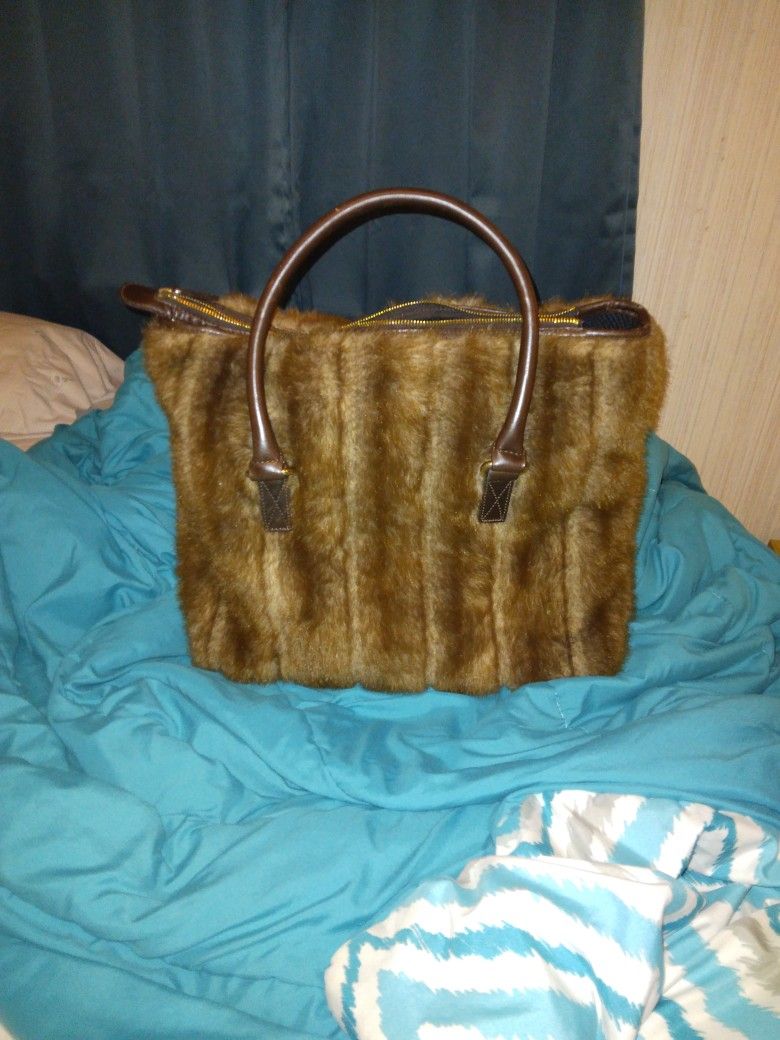 ☘ Abbi Oversize Faux Fur Tote/Laptop Bag