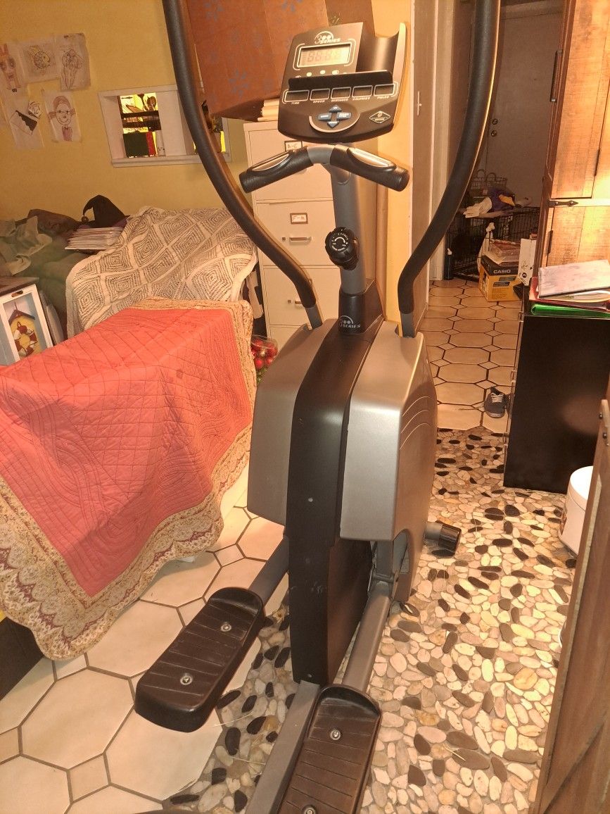 DIAMONDBACKS Elliptical Machine