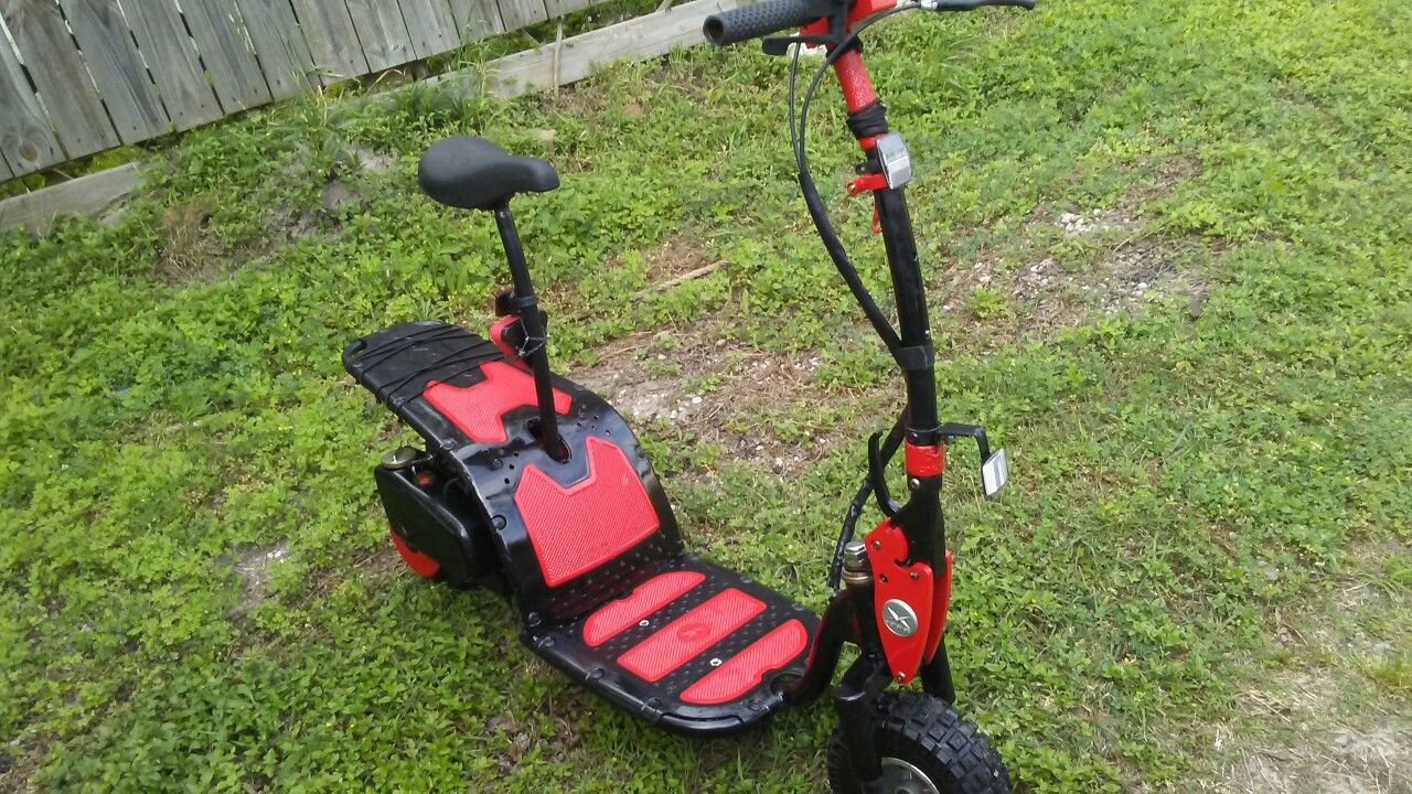 Motovox mvs10 43cc gas scooter. 250 O.B.O. for Sale in Houston, TX