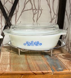 Anchor hocking Casserole Dish with Lid and Stand