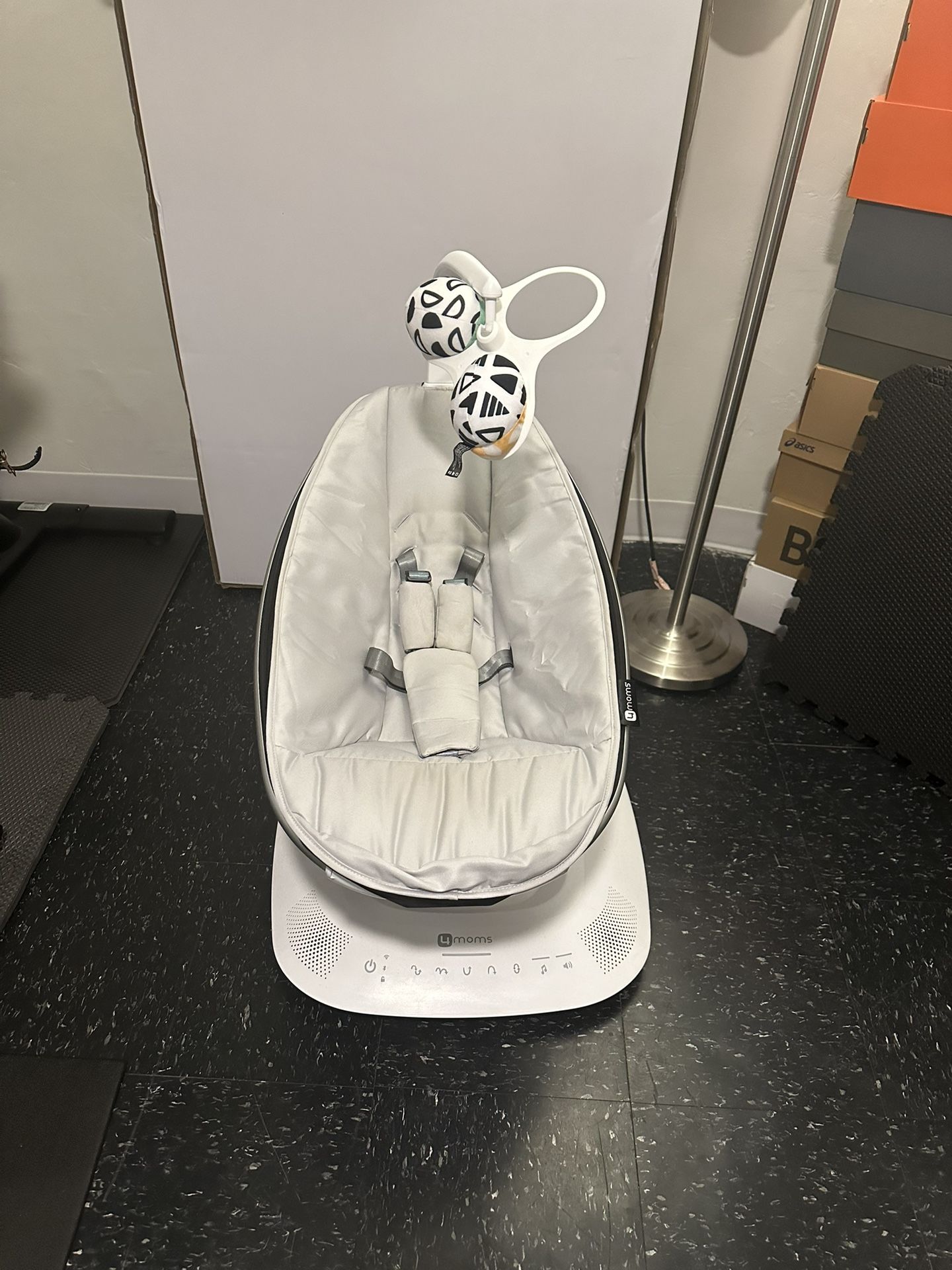 4moms MamaRoo Multi-Motion Baby Swing