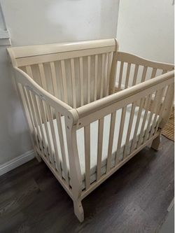 Dream On Me Aden 4-in-1 Convertible Mini Baby Crib
