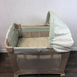 Graco Travels Light Mini Crib With Stages