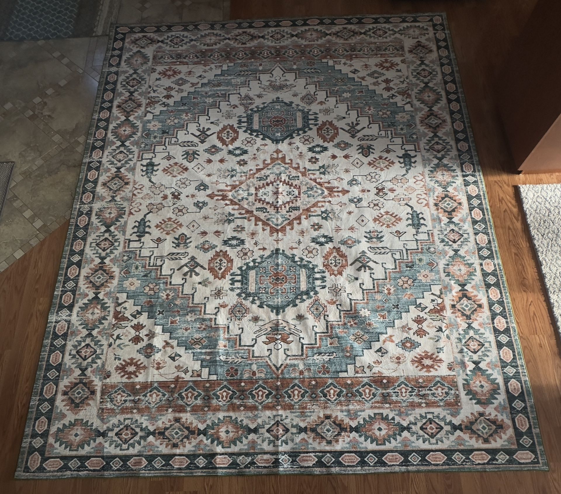Large rug, like new. Pets and smok free. Measures 10" x 8".