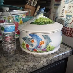 Food Container Dolphins 
