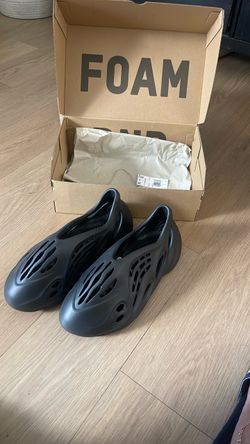 Yeezy foam RNR size 11 onyx