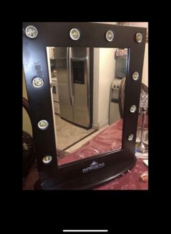 Mirror make up/ Impressions vanity 200 light bulbs included still in package