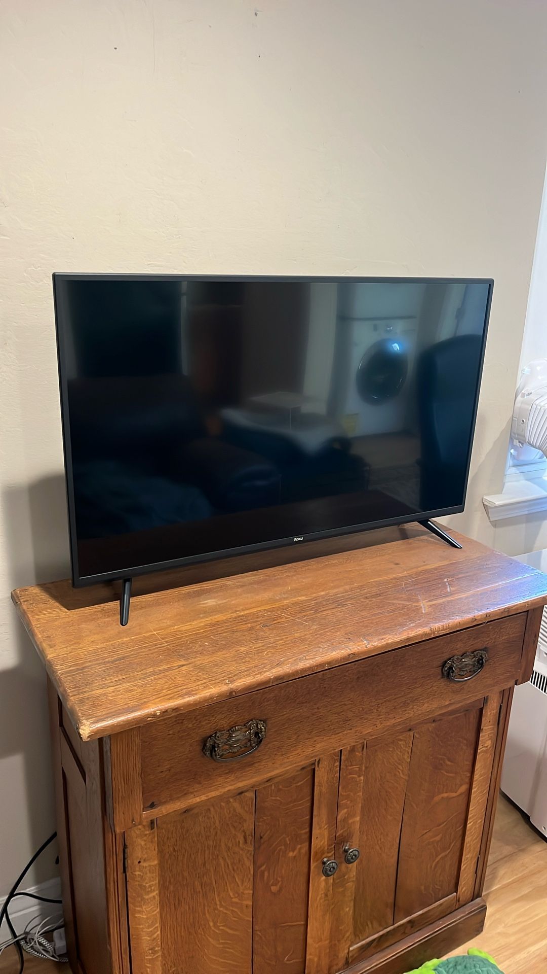 PICKUP UNTIL TUESDAY New 40” Roku Enabled TV