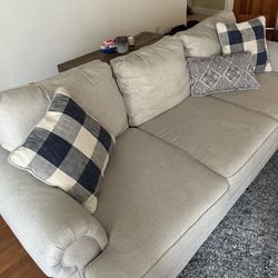 Jordan’s Furniture Catalina Linen Couch 
