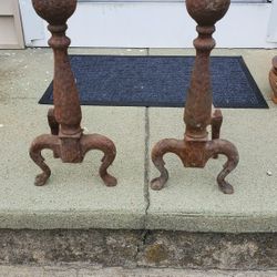 Vintage/antique Heavy Cast Iron HAMMERED CANNONBALL fireplace Andirons