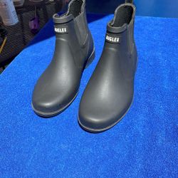 Like New Mans Rain Boots 