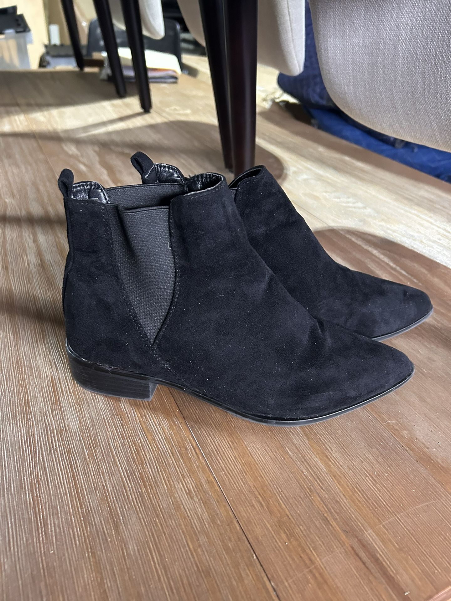 7 for All Mankind women’s Black point Toe Boots -size 8