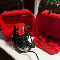Milwauke 2.25 HP router in hard case 