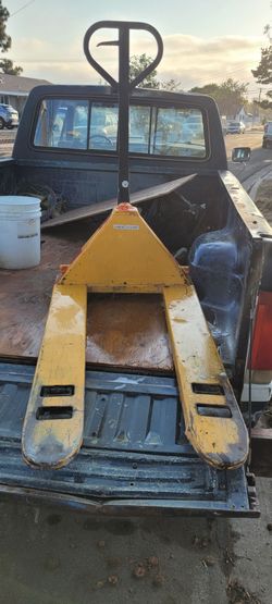 5500lbs pallet Jack $170
