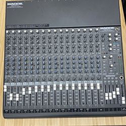 Mackie 1604-VLZ Pro 16 Channel Mic/Line Mixer