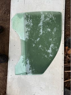 2007-2014 Cadillac Escalade door glass