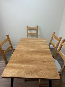 Table with 4 Chairs – Sturdy & Versatile