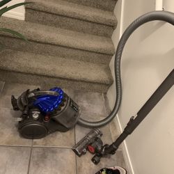 Dyson  Vacuum Cleaner 