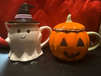 Brand new pair of ceramic mini mugs with lids absolutely gorgeous for Halloween